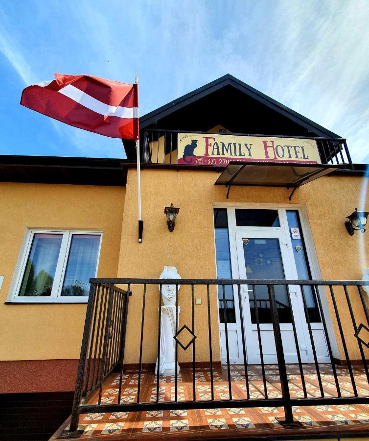 Family Hotel Daugavpils Extérieur photo